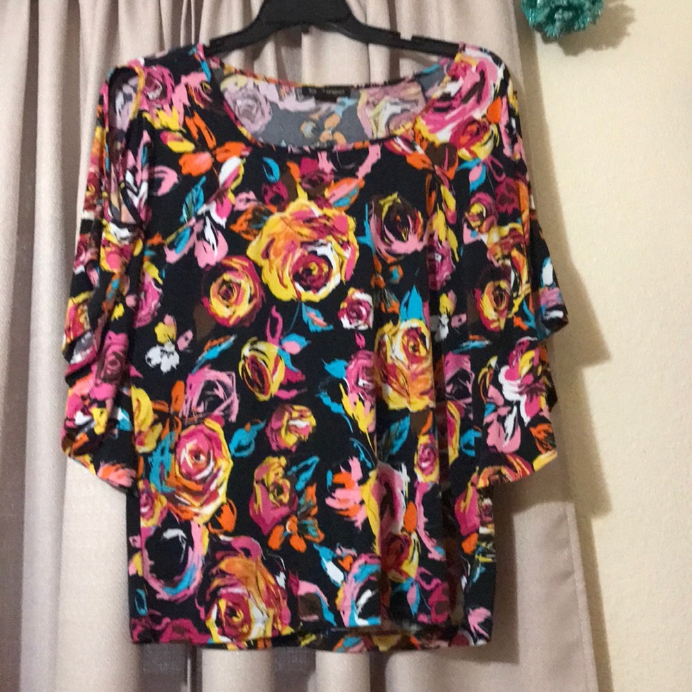 Wing sleeve top